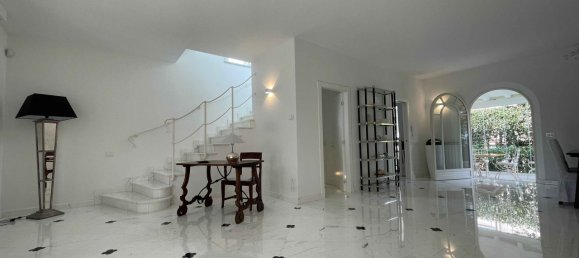 Вилла с 2 спальнями в Пьетрасанта, Италия № 40615 16