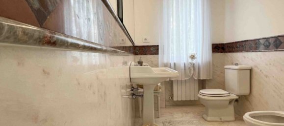 Вилла с 2 спальнями в Пьетрасанта, Италия № 40615 19