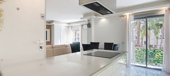 Apartamento de 3 dormitorios en Estepona, Spain No. 147198 2