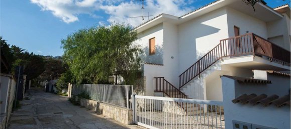 4 rooms Villa in Castellammare del Golfo, Italy No. 64444 4