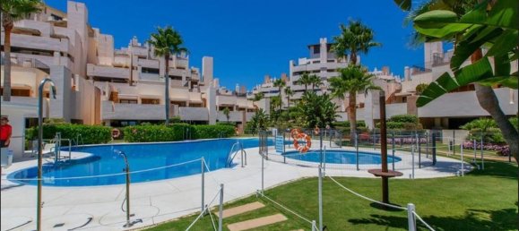 2 bedrooms Penthouse in Estepona, Spain No. 52019 4