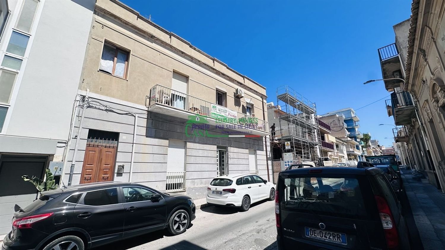 10 rooms House in Vittoria, Italy No. 285311