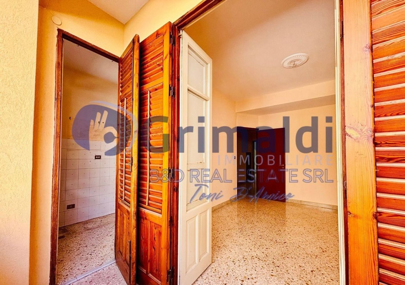 Apartamento de 4 dormitorios en Bagheria, Italy No. 326443