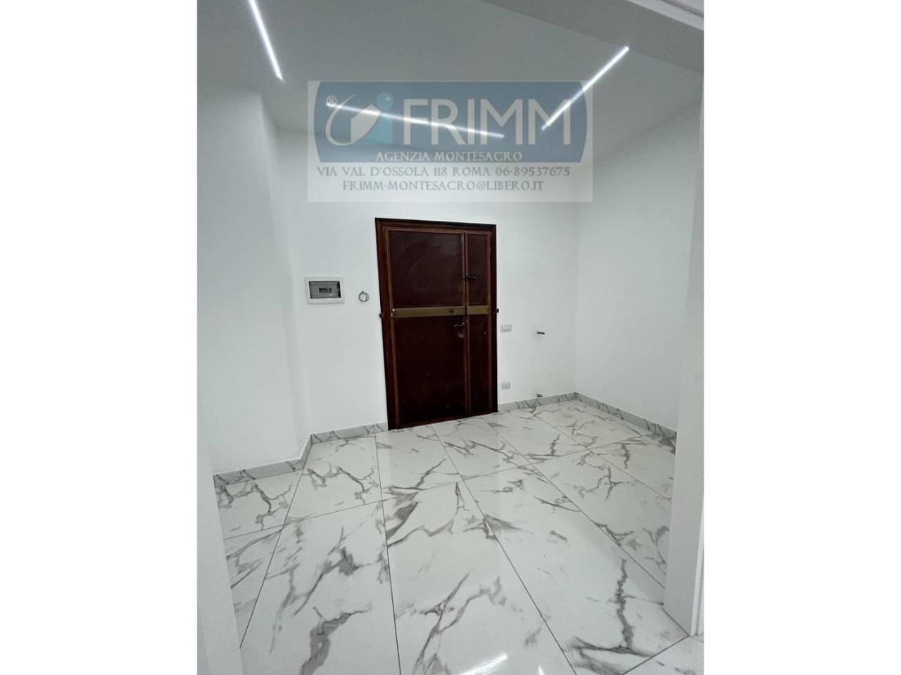 4-salle Appartement à Rome, Italy No. 32867