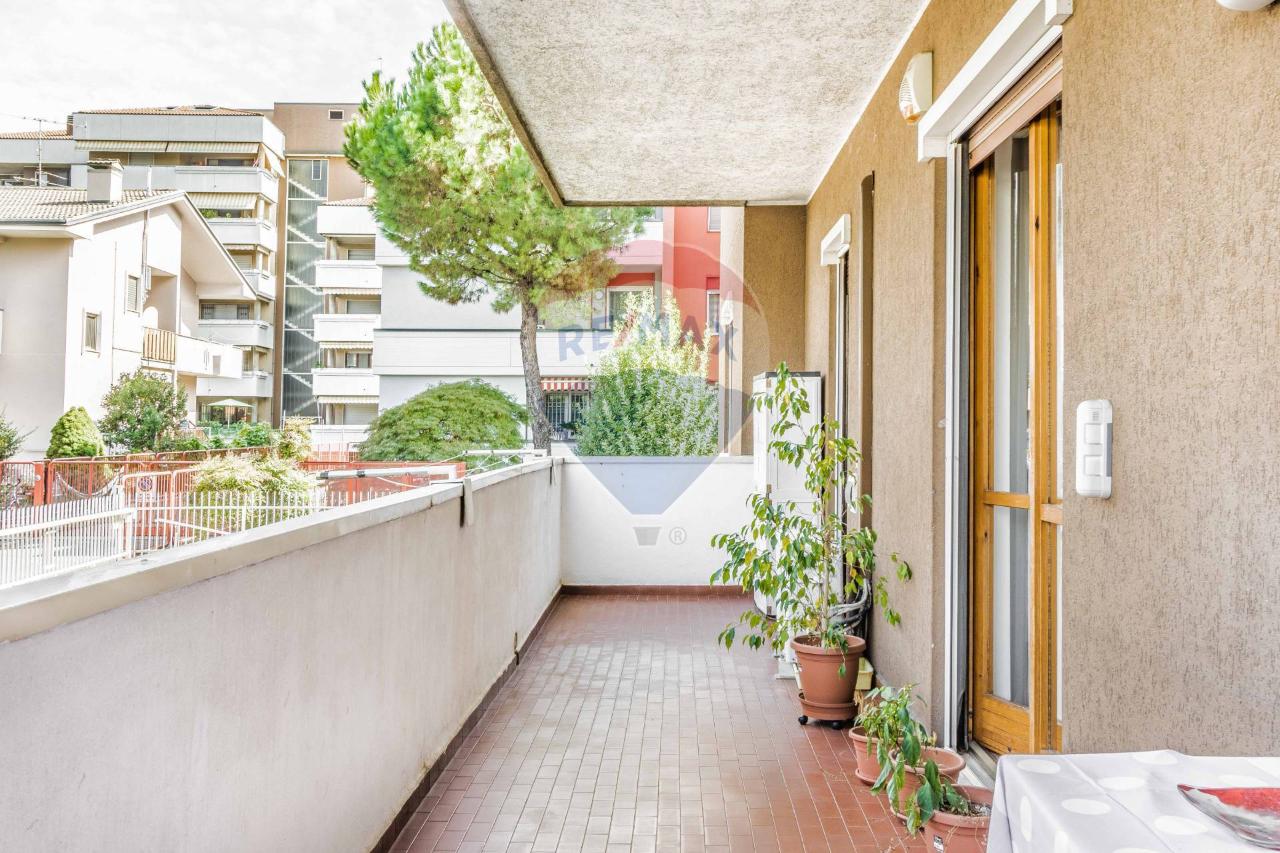 3-salle Appartement à Busto Arsizio, Italy No. 2494