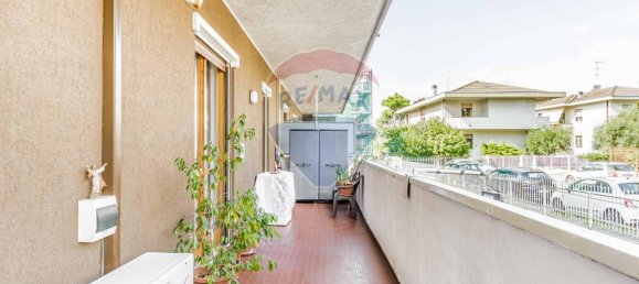 3-salle Appartement à Busto Arsizio, Italy No. 2494 6