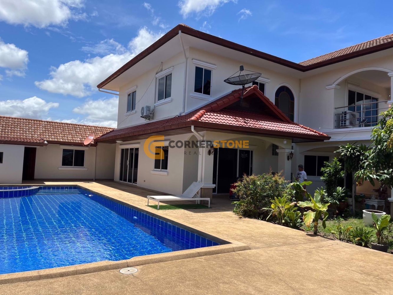 Maison à Chonburi, Thailand 340m² No. 71865