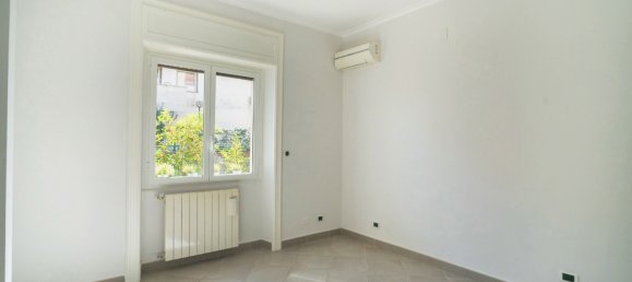 3 rooms Apartment in Naples, Italy No. 351390 9