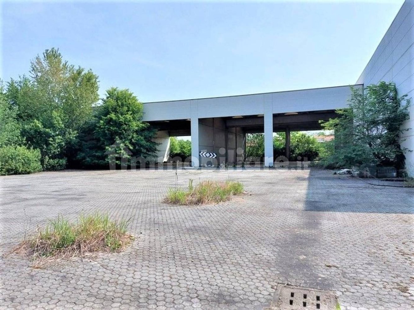 2210m² Warehouse in Vigevano, Italy No. 316975