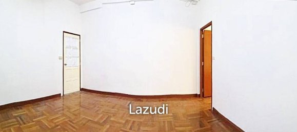 5 bedrooms Commercial property in Khlong Toei, Thailand No. 14580 10