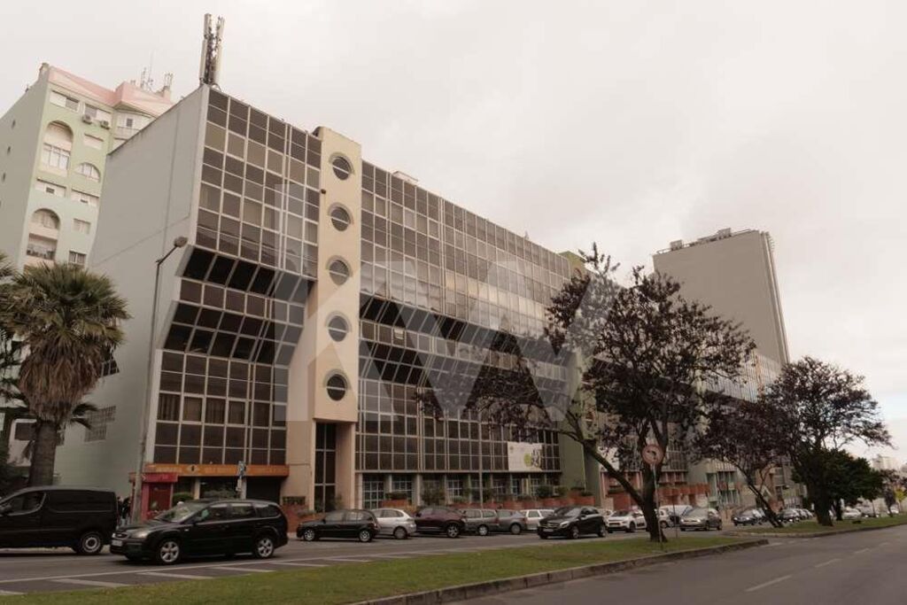 274m² Office in Lisbon, Portugal No. 69407