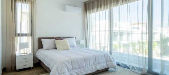 4 bedrooms Commercial property in Larnaca, Cyprus No. 19054 12