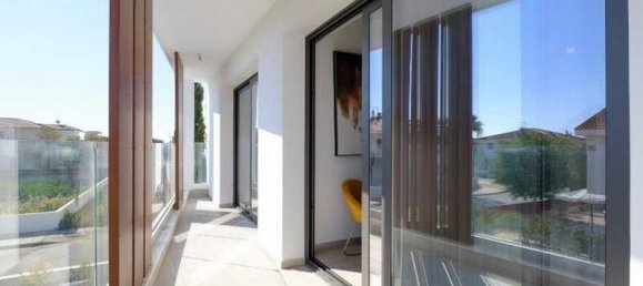 4 bedrooms Commercial property in Larnaca, Cyprus No. 19054 5