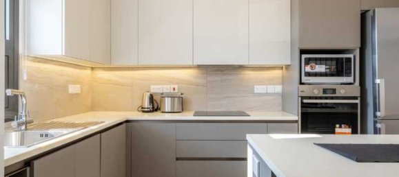 4 bedrooms Commercial property in Larnaca, Cyprus No. 19054 7