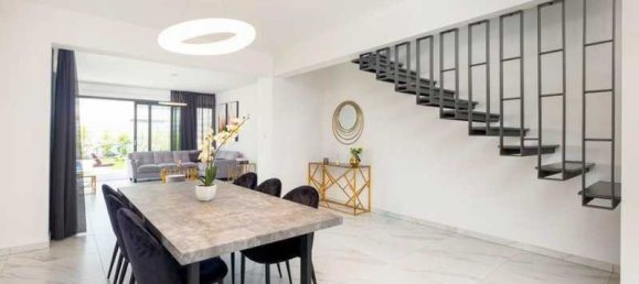 4 bedrooms Commercial property in Larnaca, Cyprus No. 19054 6