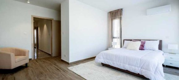 4 bedrooms Commercial property in Larnaca, Cyprus No. 19054 11