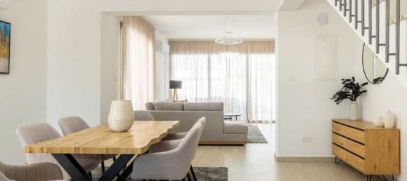 4 bedrooms Commercial property in Larnaca, Cyprus No. 19054 9