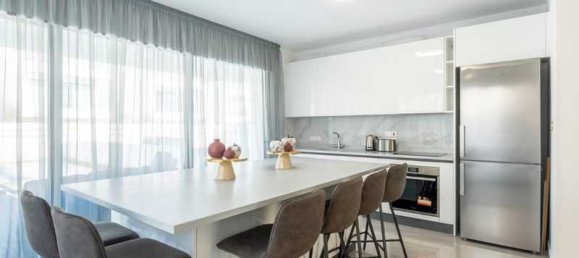 4 bedrooms Commercial property in Larnaca, Cyprus No. 19054 8