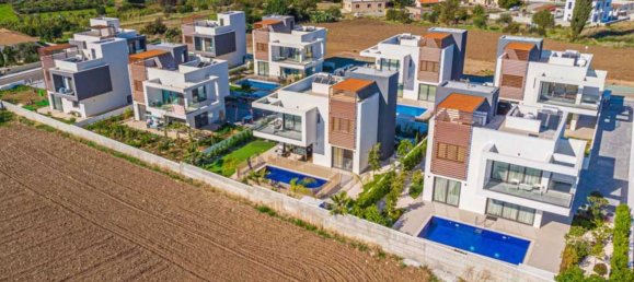 3 bedrooms Villa in Pyrgos, Cyprus No. 32203 4