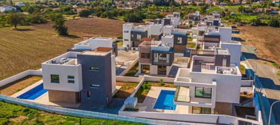 3 bedrooms Villa in Pyrgos, Cyprus No. 32203 5