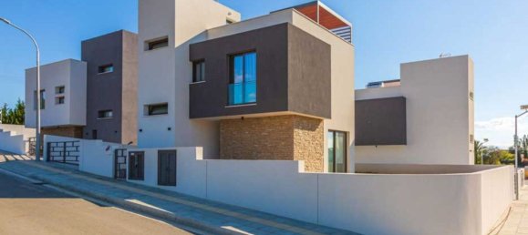 3 bedrooms Villa in Pyrgos, Cyprus No. 32203 8