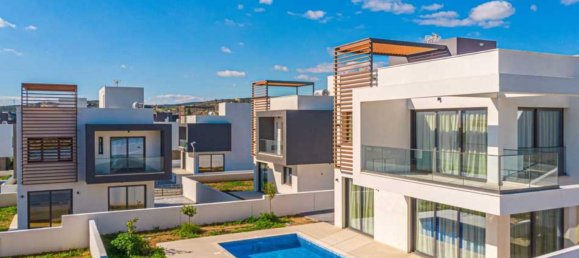 3 bedrooms Villa in Pyrgos, Cyprus No. 32203 2