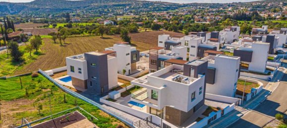 3 bedrooms Villa in Pyrgos, Cyprus No. 32203 9