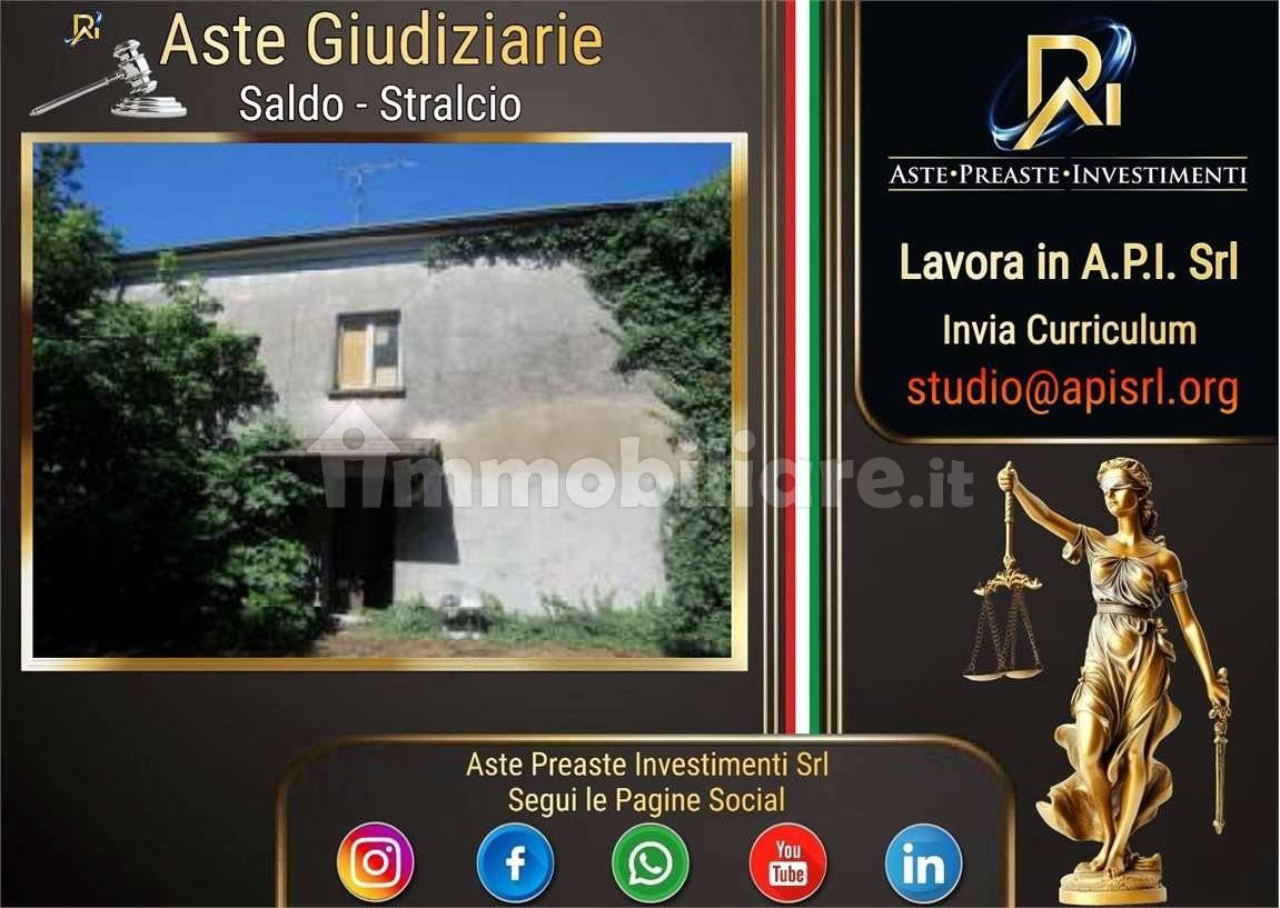 Apartamento de 4 dormitorios en Quistello, Italy No. 301065