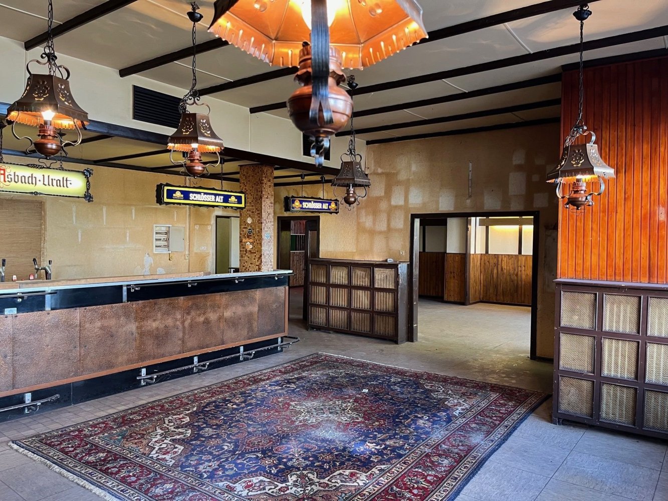 19 rooms Building in Duisburg, Germany No. 113490