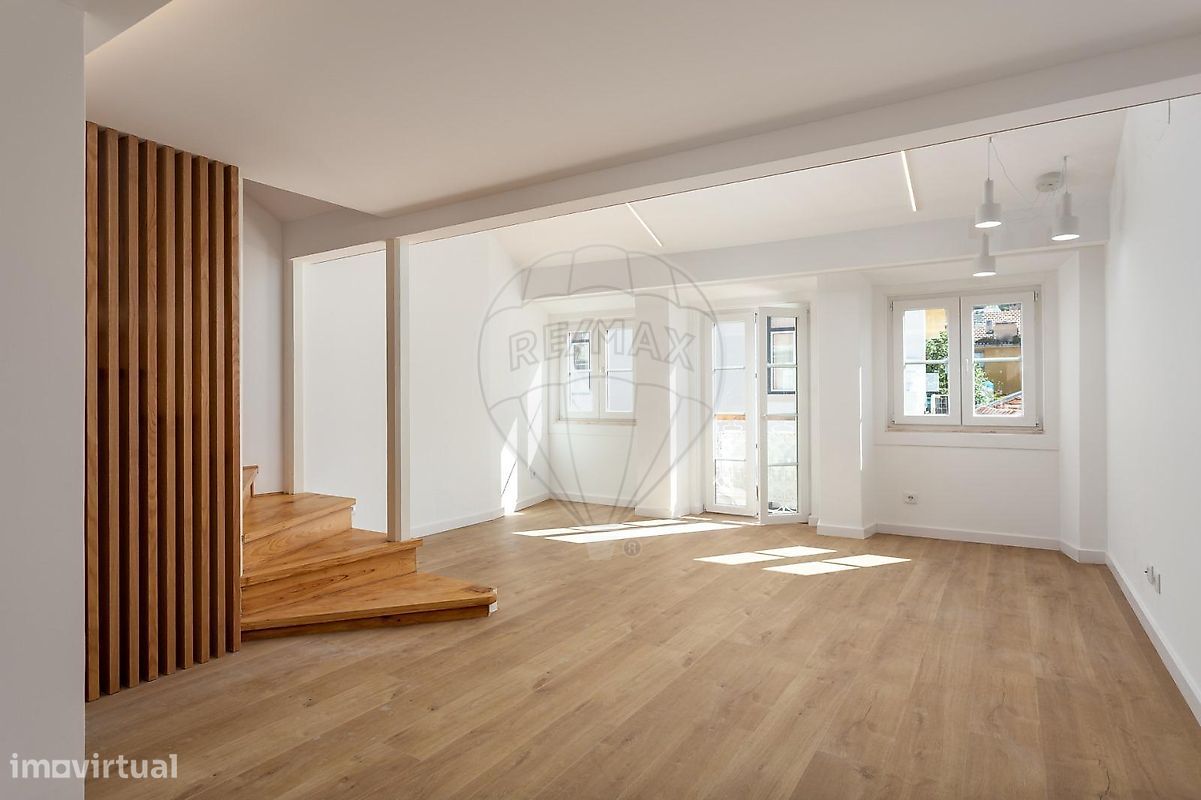 3 bedrooms Duplex in Lisbon, Portugal No. 281978