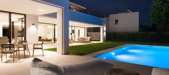 4 bedrooms Villa in Estepona, Spain No. 4653 12