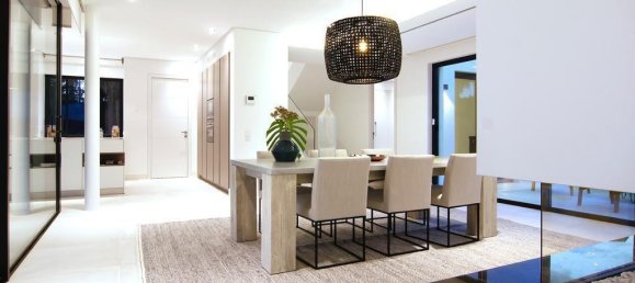 4 bedrooms Villa in Estepona, Spain No. 4653 3