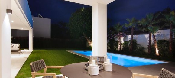 4 bedrooms Villa in Estepona, Spain No. 4653 9