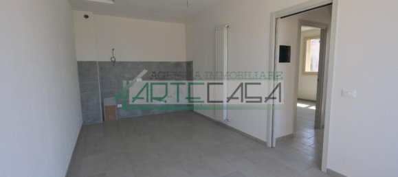 4 rooms Apartment in Pontedera, Italy No. 23729 2