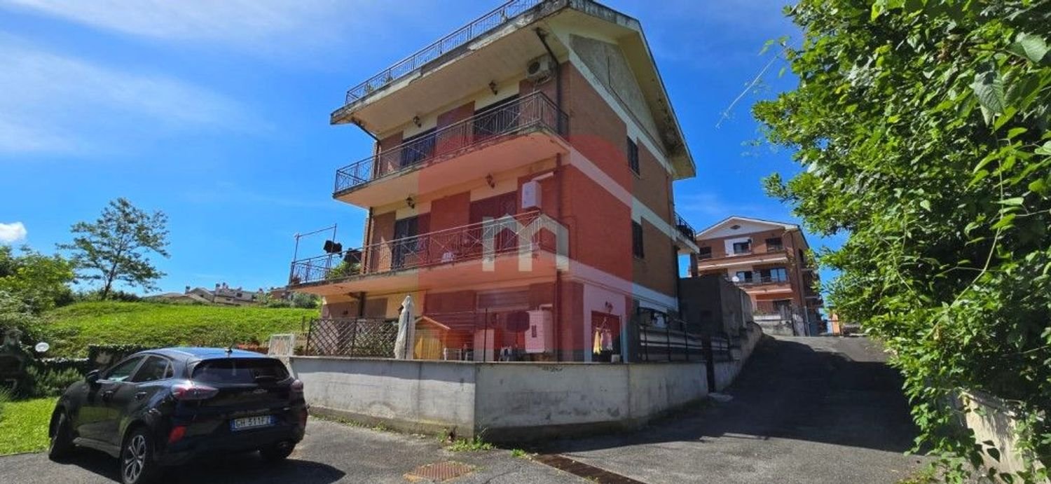 3غرفة شقة في Gallicano nel Lazio, Italy رقم 215016