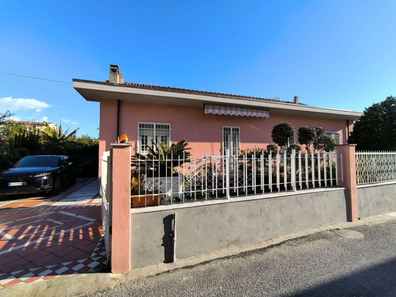 8 rooms House in Carrara, Italy No. 193331