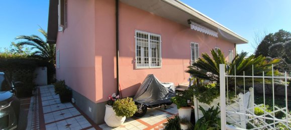 8 rooms House in Carrara, Italy No. 193331 3