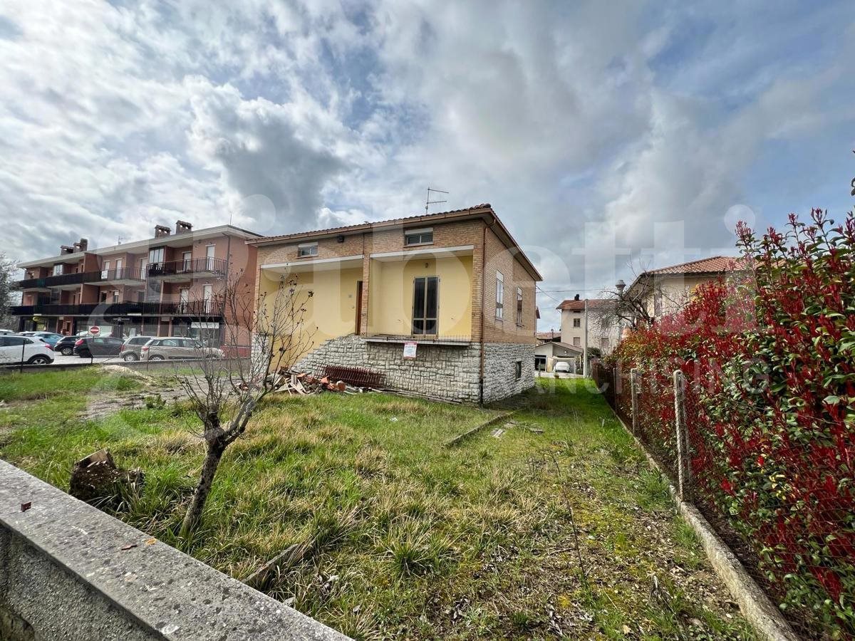 5 rooms House in Gubbio, Italy No. 75323