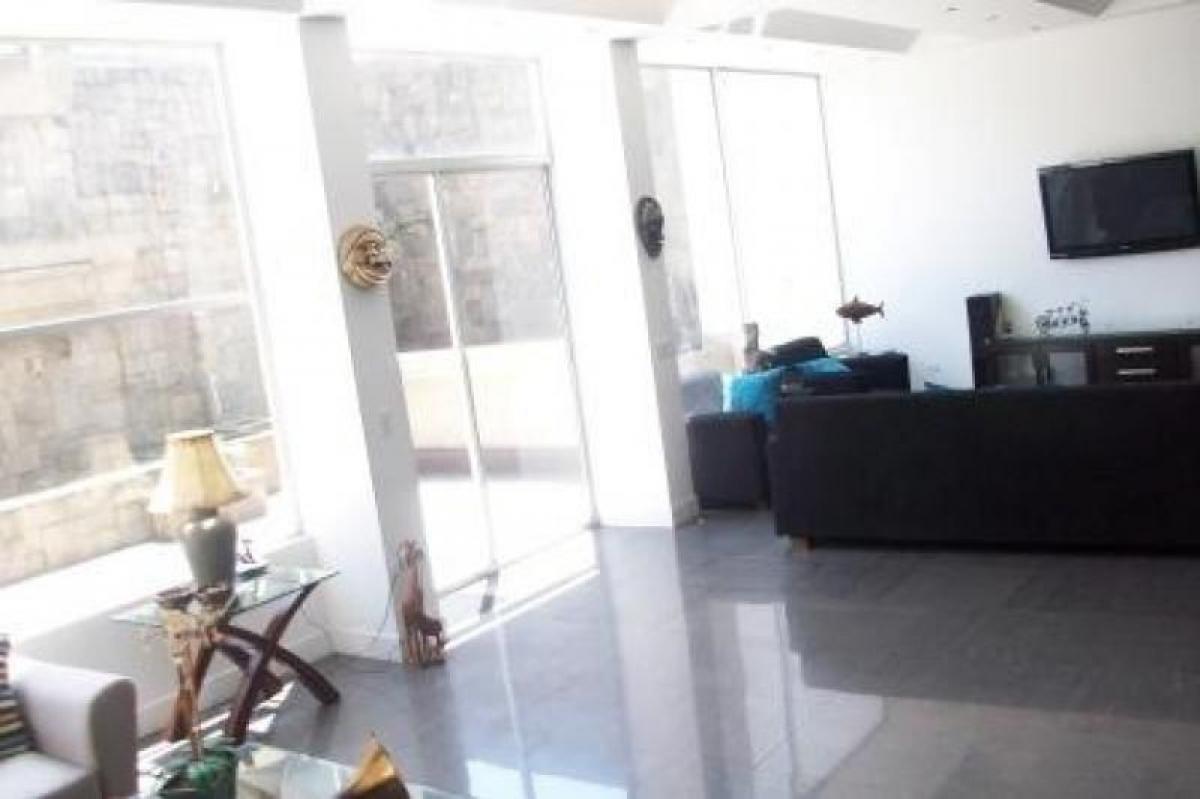 4 bedrooms House in Bogota, Colombia No. 13412