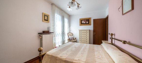 4 rooms Apartment in Bibbiano, Italy No. 7424 20