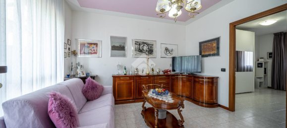 4 rooms Apartment in Bibbiano, Italy No. 7424 9