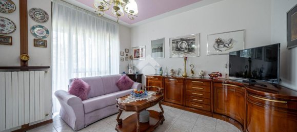 4 rooms Apartment in Bibbiano, Italy No. 7424 11
