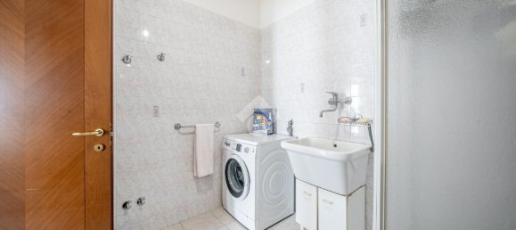 4 rooms Apartment in Bibbiano, Italy No. 7424 37