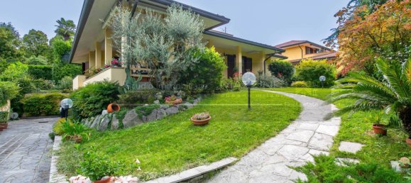 4 bedrooms Villa in Besana in Brianza, Italy No. 372573 12