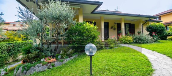 4 bedrooms Villa in Besana in Brianza, Italy No. 372573 20