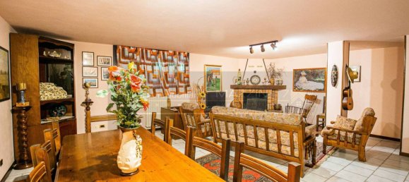 4 bedrooms Villa in Besana in Brianza, Italy No. 372573 5