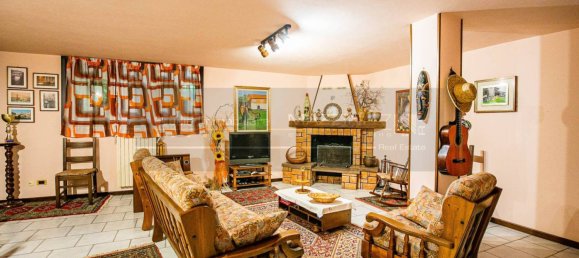 4 bedrooms Villa in Besana in Brianza, Italy No. 372573 4