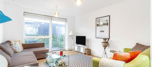 2 bedrooms Apartment in London, United Kingdom No. 12795 2