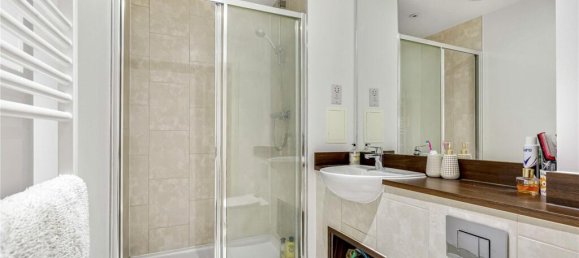 2 bedrooms Apartment in London, United Kingdom No. 12795 8