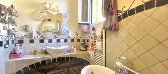 Дом с 6 комнатами в Понтедера, Италия № 21387 25